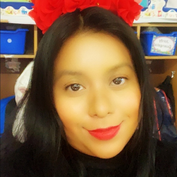 Meet your Posher, Estefani - Picture 1 of 2